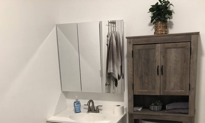 South Broadway Apartment | Beautiful Apartment w/laundry 10 minutes from downtown Cleveland!