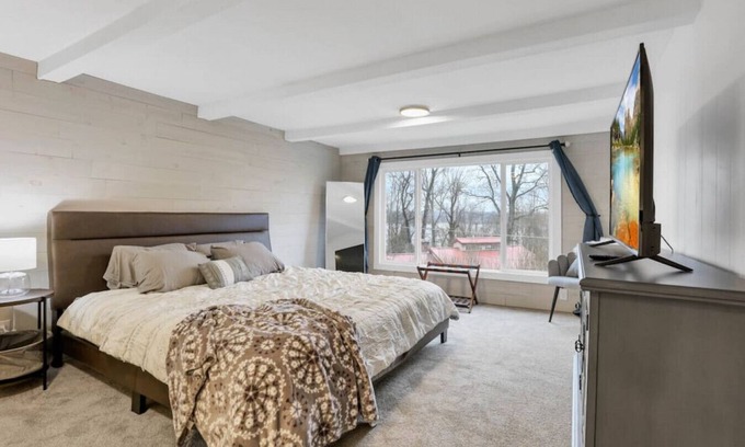 Nashport Cottage | Canary Cottage: Pet and Family friendly