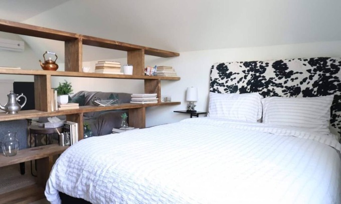 Italian Village Apartment | Carriage House | High St .2 mi | K9s Welcome