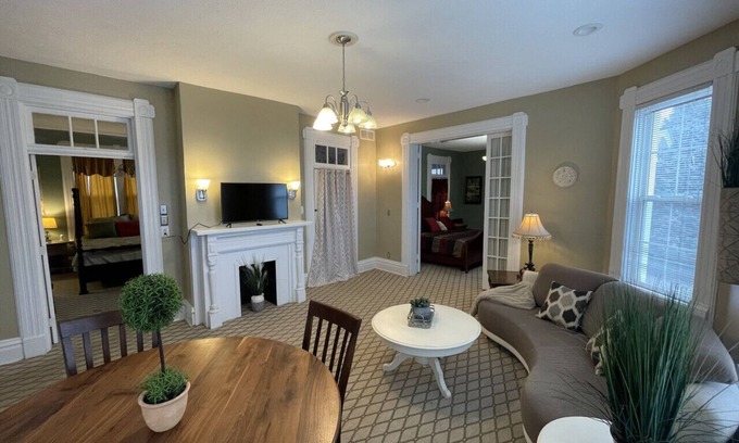 Marietta Condo | Charming 2-Bedroom Apartment Near Historic Downtown Marietta