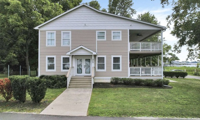 Buckeye Lake House | Colonial on Crane: Hot tub, pet friendly, and boat dock included