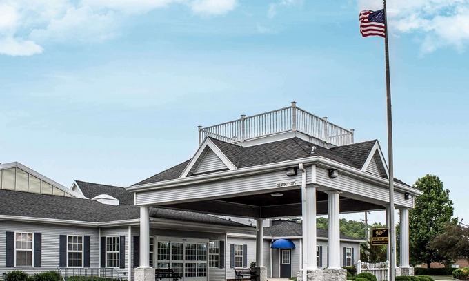 Bellville Hotel | Comfort Inn Splash Harbor