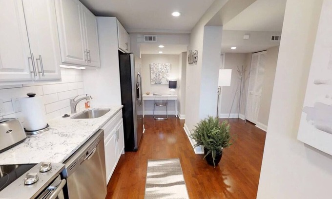 Mount Adams Apartment | Cozy 2 Bdrm/1 Bath Condo near Eden Park