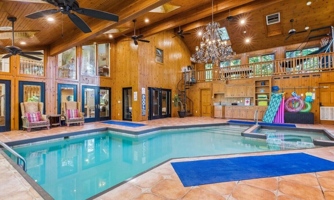 South Bloomingville House | Daisy Glen Retreat: Private indoor pool in Hocking Hills