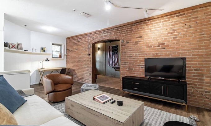 The Flats Apartment | Deluxe Suites @ The Foundry | Sleeps 10