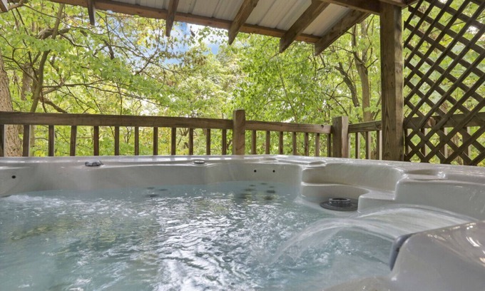 Lancaster Cabin | Gentle Breeze: The Evergreen: Romantic Secluded Getaway