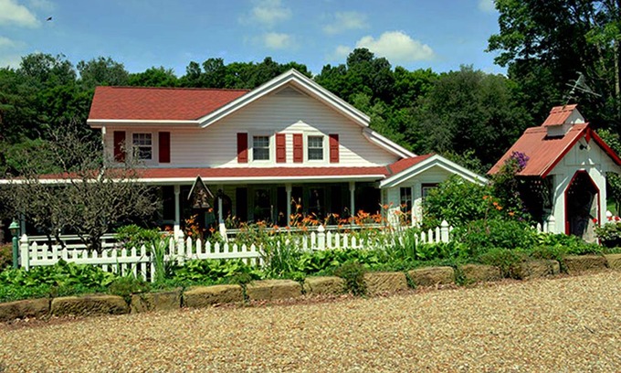 Perrysville House | House ∙ 4 bedrooms ∙ 14 guests