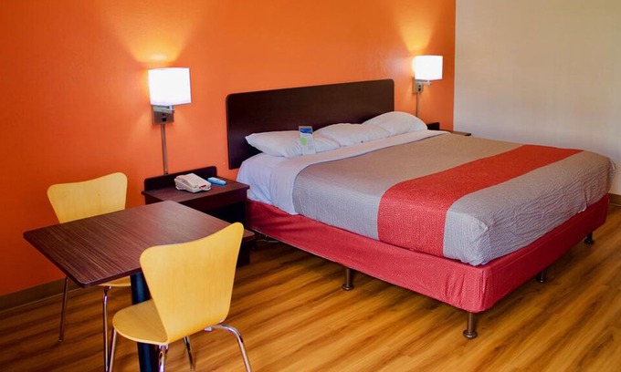 Macedonia Hotel | Key Inn Macedonia - Standard King Bed Non Smoking