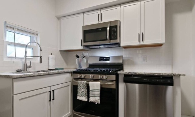 Olde Towne East House | Old Town East 2 Bedroom Getaway