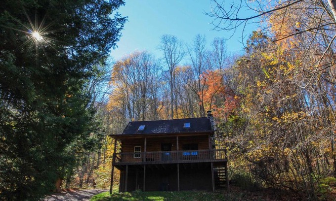 South Bloomingville House | Pioneer - Hocking Hills Cabin