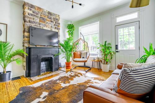 Victorian Village House | Short North Convention King Bed Free Parking!
