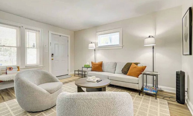 Hilltop House | Spacious & Charming Home Near Downtown Columbus - Minutes to OSU and Hospitals