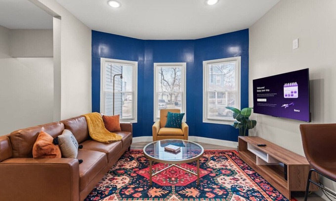 Hough Apartment | Stylish 3 BDR | 3 min. to Clinic