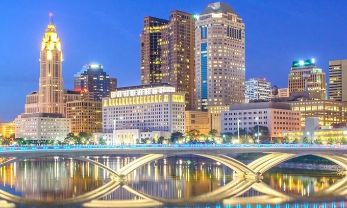 Downtown Columbus Apartment | The Franklinton Flat | No Steps | Garage Parking!