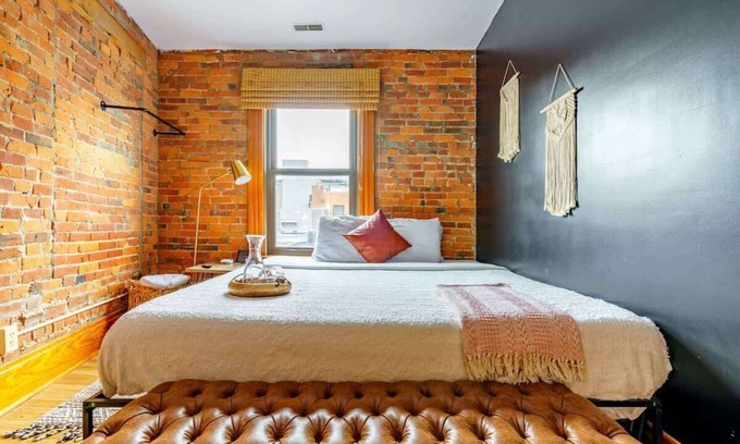 Weinland Park Apartment | Top Rated - CLEAN - PRIME Location - Parking Free