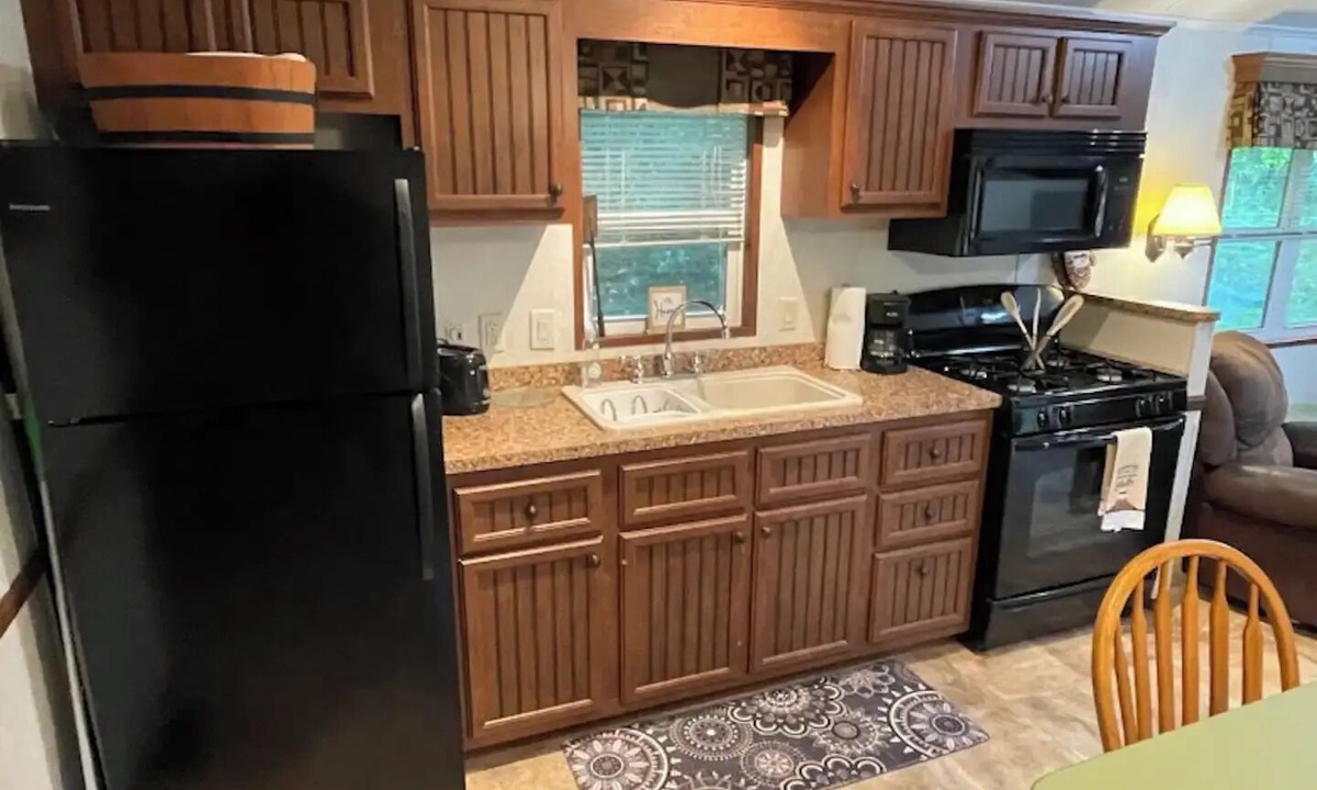 Senecaville Cabin | Queen's Place near Seneca Lake