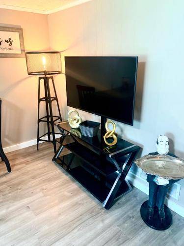 Photo of Livingroom in Akron