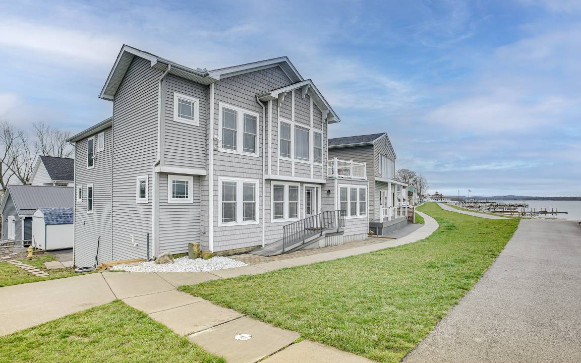 Photo of Buildings in Buckeye Lake