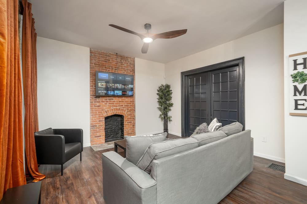 Photo of Livingroom in Olde Towne East