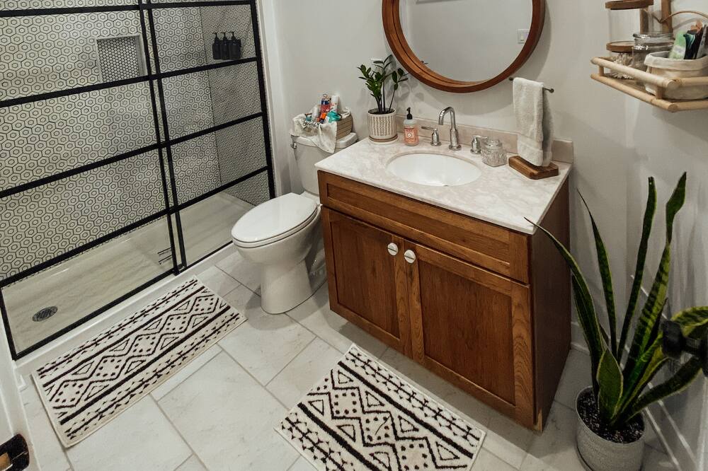 Photo of Bathroom in Bowling Green