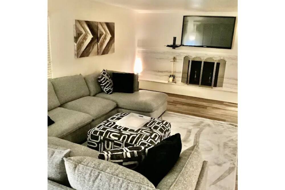 Photo of Livingroom in Canton