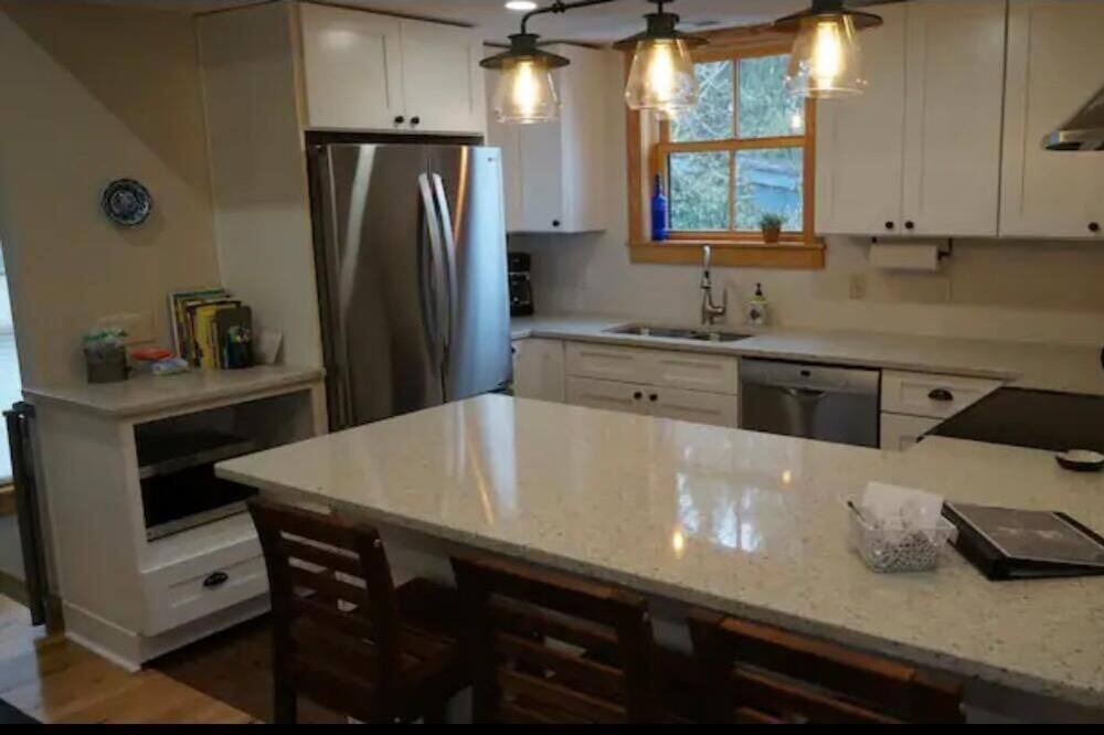 Photo of Kitchen in Peninsula