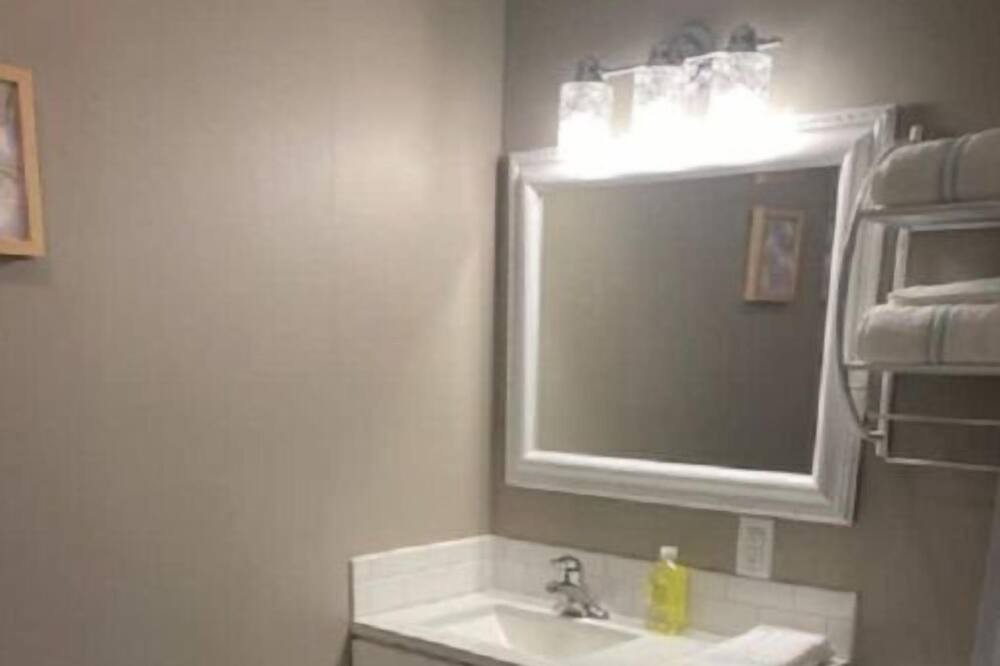 Photo of Bathroom in Newark