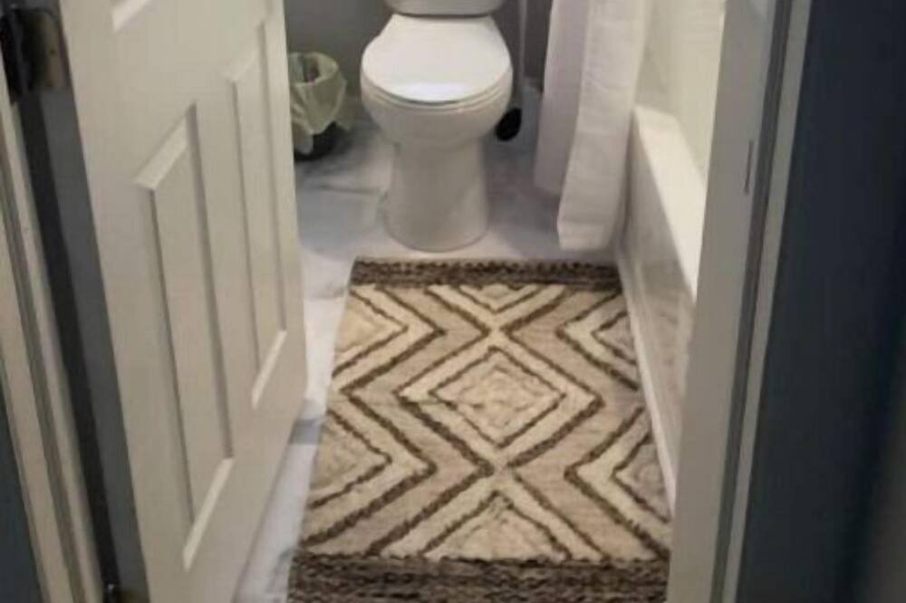 Photo of Bathroom in Newark