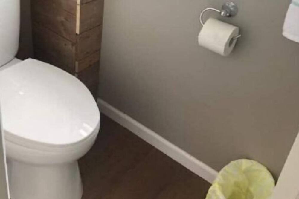 Photo of Bathroom in Newark