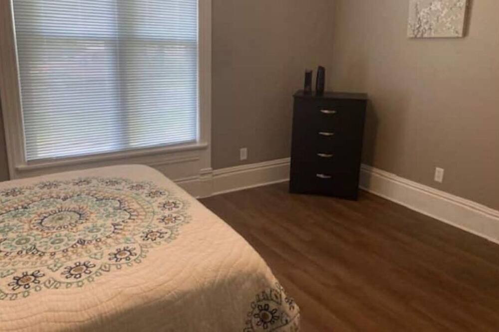 Photo of Bedroom in Newark