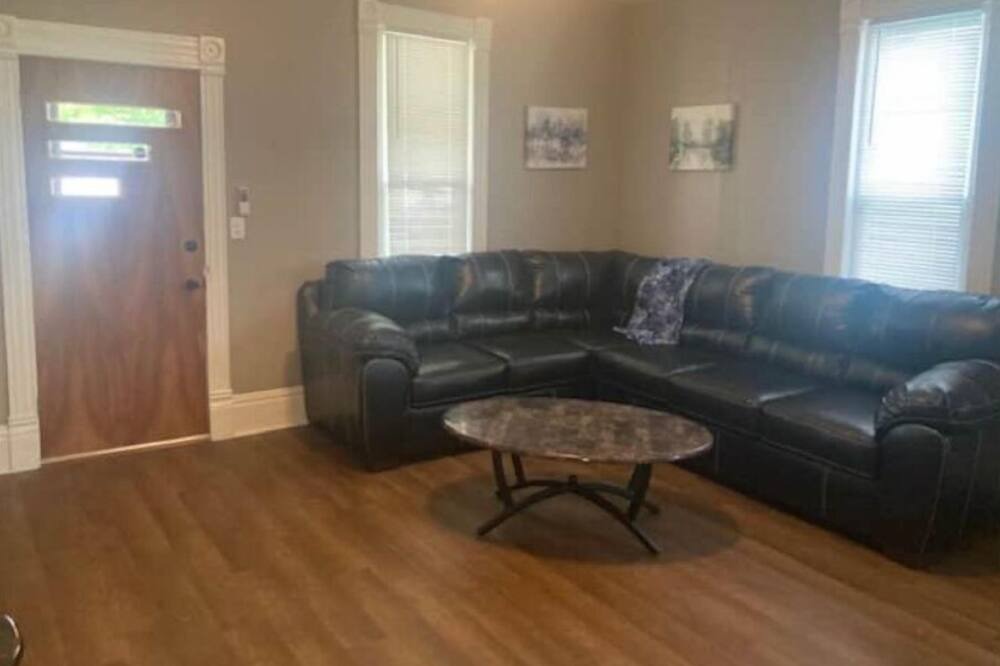 Photo of Livingroom in Newark