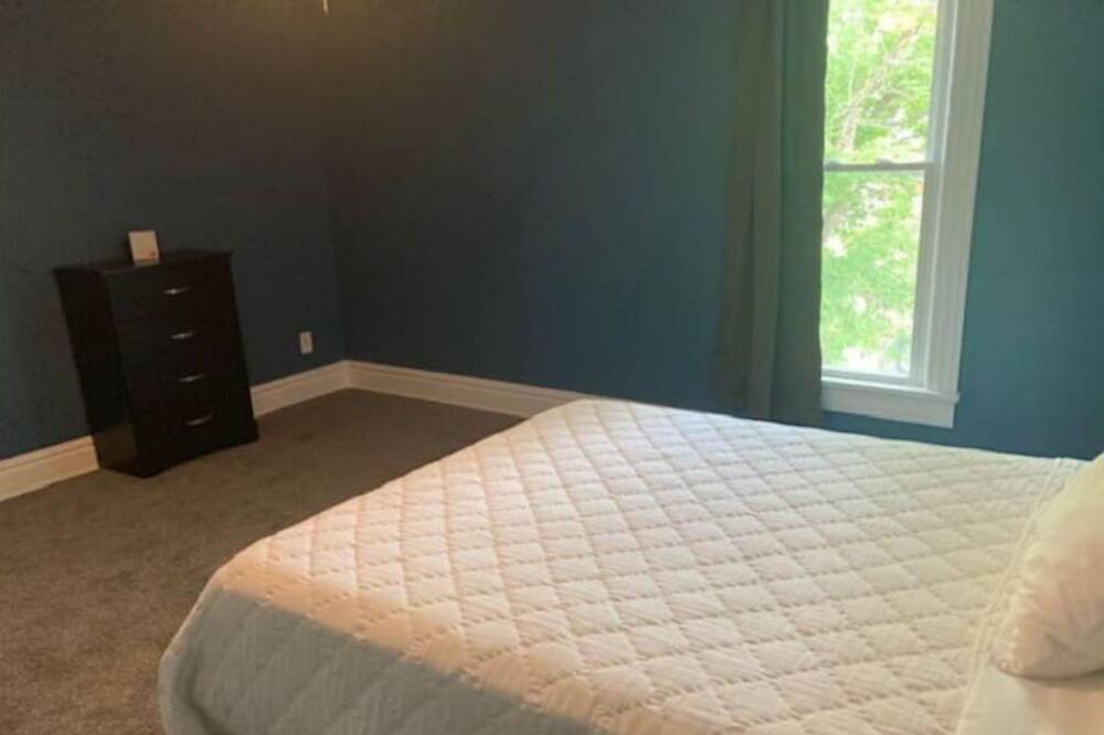 Photo of Bedroom in Newark