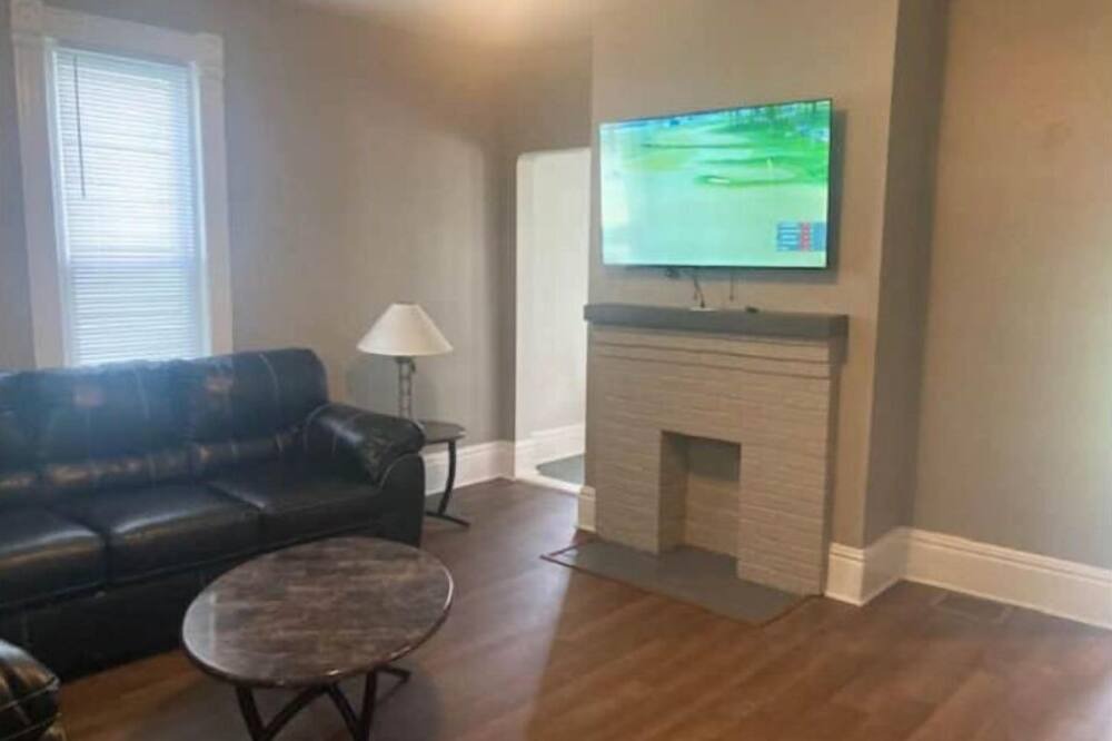 Photo of Livingroom in Newark