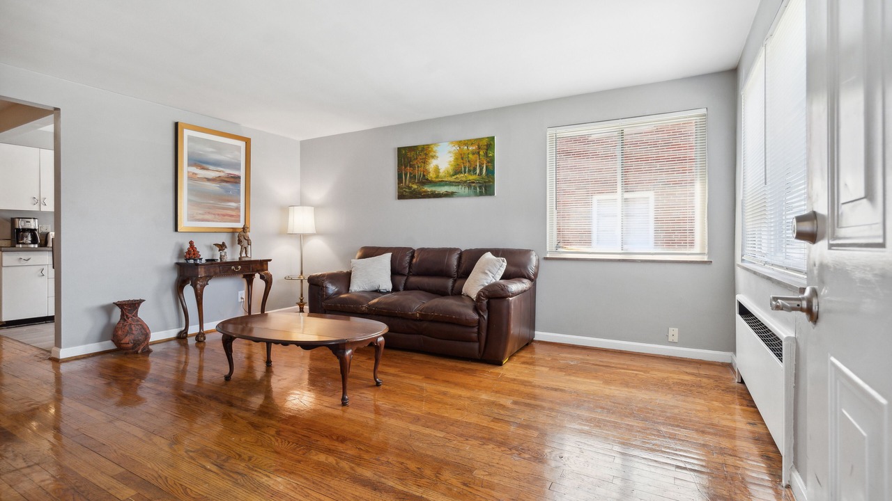 Photo of Livingroom in Roselawn Finance