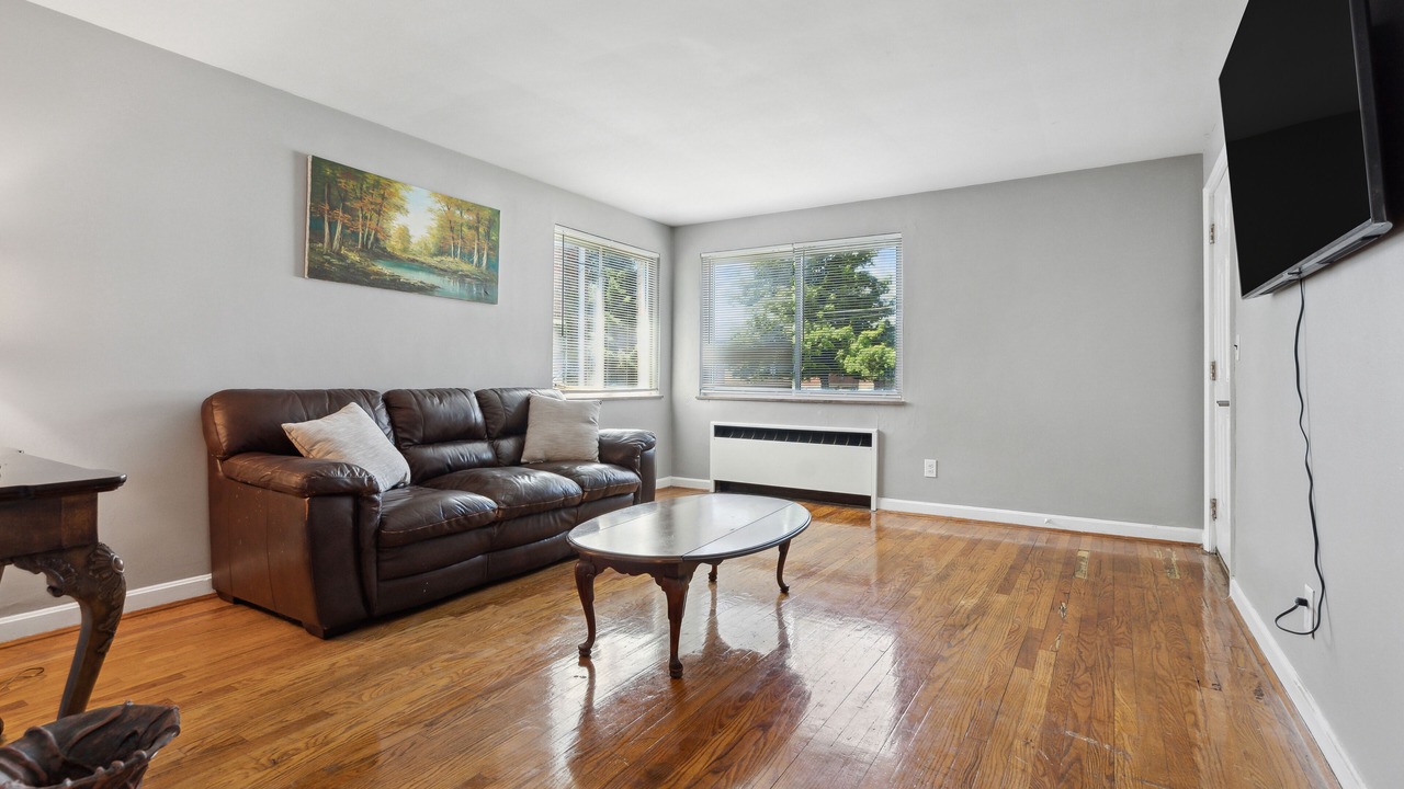 Photo of Livingroom in Roselawn Finance