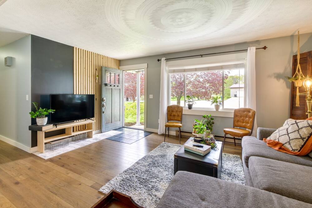 Photo of Livingroom in Sugarcreek