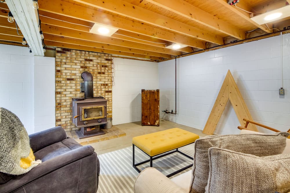Photo of Livingroom in Sugarcreek