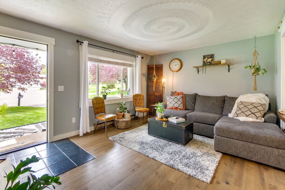 Photo of Livingroom in Sugarcreek