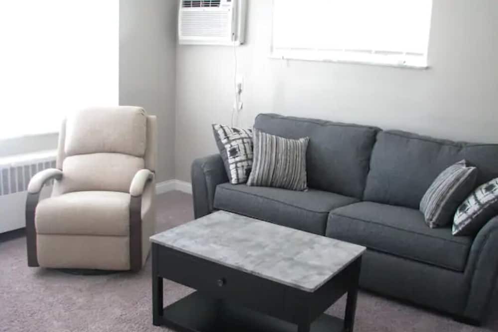 Photo of Livingroom in Mount Saint Joseph