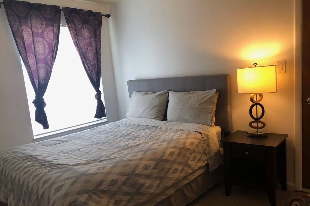 Photo of Bedroom in Maple Heights