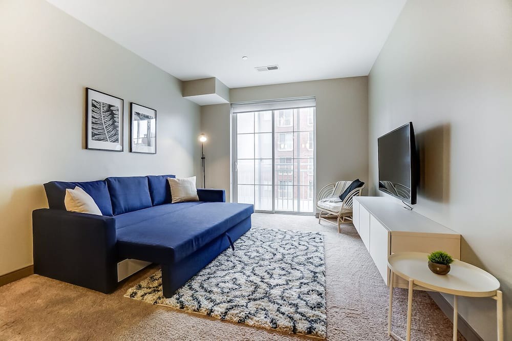 Photo of Livingroom in Scioto Mile