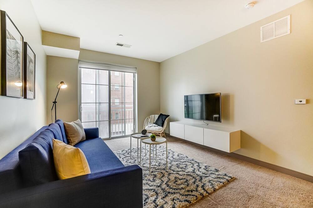 Photo of Livingroom in Scioto Mile