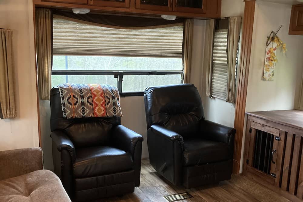 Photo of Livingroom in Old Washington