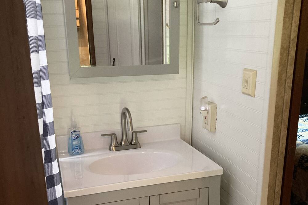 Photo of Bathroom in Old Washington