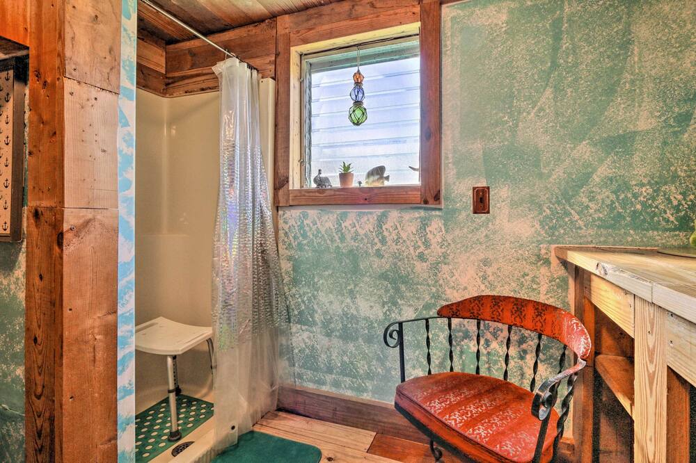Photo of Bathroom in New Straitsville