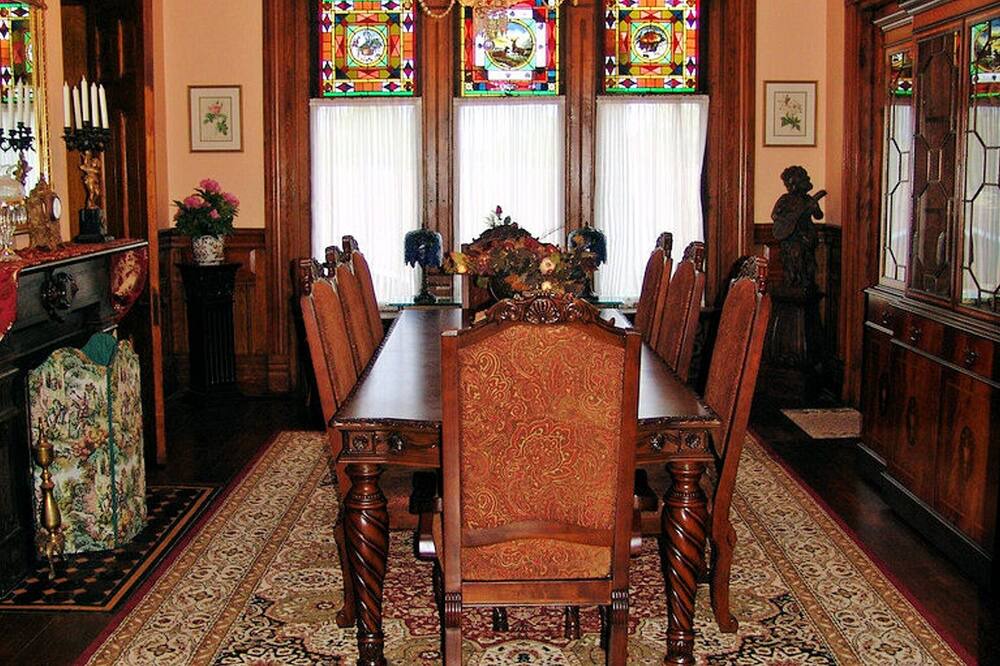 Photo of Livingroom in Massillon