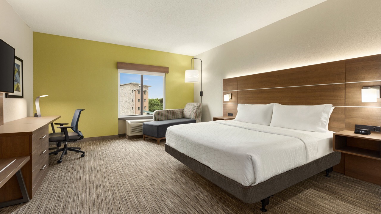 Photo of Bedroom in Akron