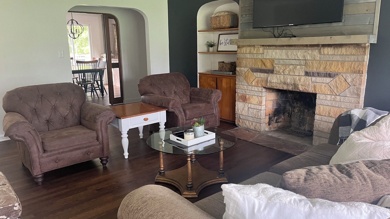 Photo of Livingroom in North Canton