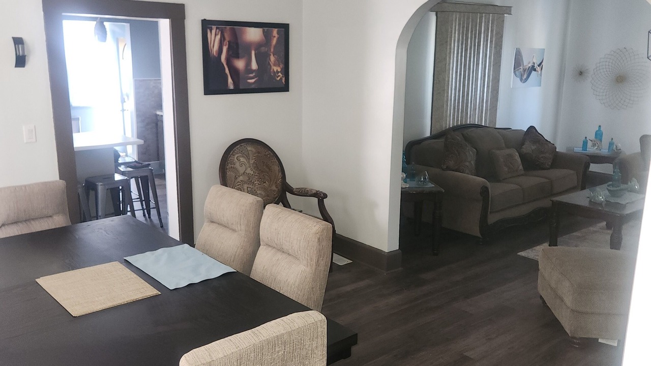 Photo of Livingroom in South Broadway