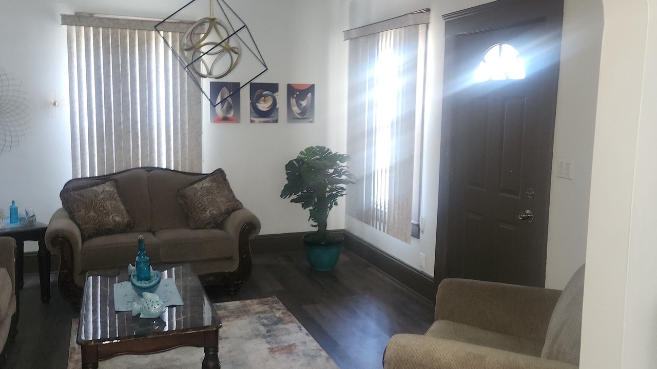Photo of Livingroom in South Broadway